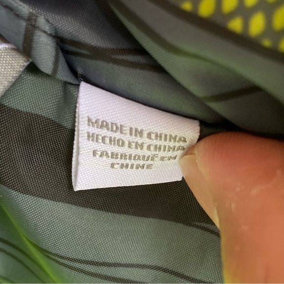 PUMA KID’S PUFFER VEST CAMO SIZE SMALL 6 BLACK GRAY YELLOW WINTER EUC - Picture 10 of 11